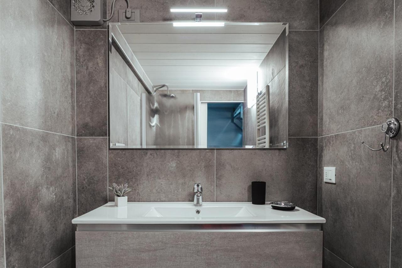 Antico Borgo B&B Con Spa - Adults Only Манерба-дель-Гарда Екстер'єр фото