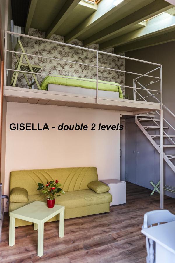 Antico Borgo B&B Con Spa - Adults Only Манерба-дель-Гарда Екстер'єр фото